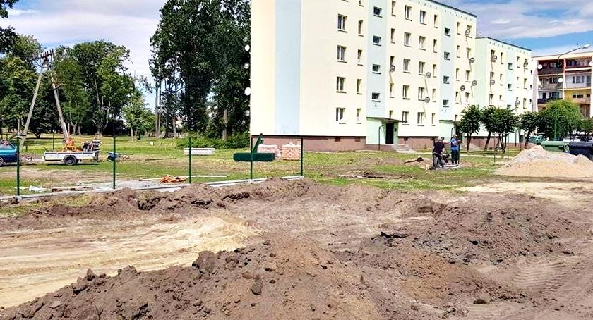 Budują plac zabaw