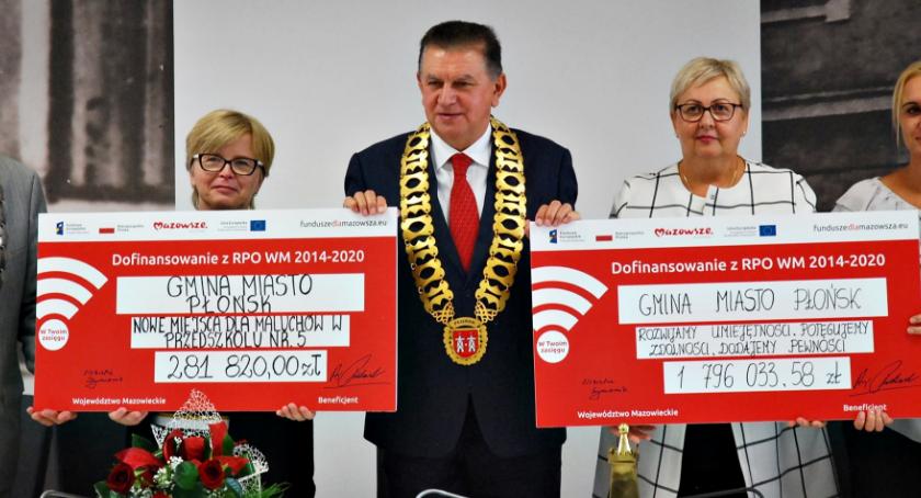 Najpierw mażoretki, potem umowa o pieniądzach na edukację