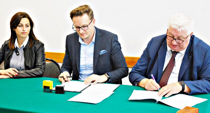 Boisko i siłownia  w Arcelinie
