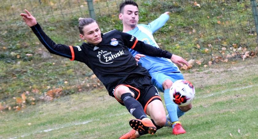 Karolinowo nadal niezdobyte – derbowy remis z Błękitnymi