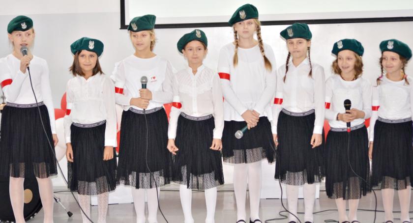 Patriotycznie - śpiewająco - w dwójce