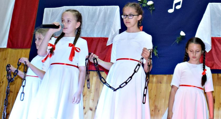 Ziemia Płońska Niepodległej – Rota ze spektaklu uczniów szkoły Żywioły