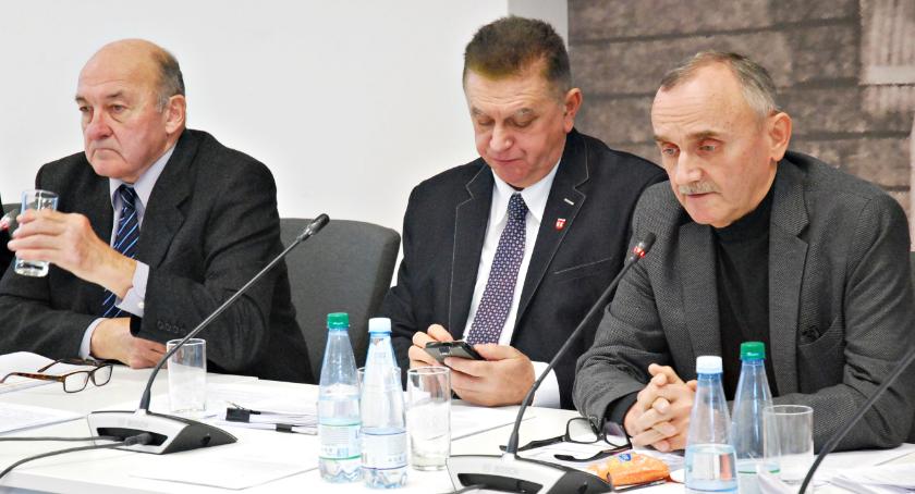 Płońskie podwyżki – za śmieci, nieruchomości i na targu