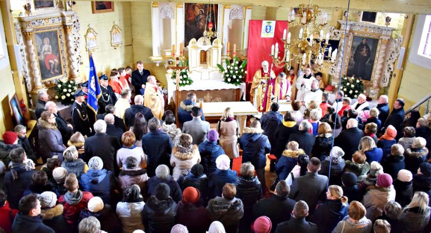 Wielki dzień w historii Kucic - msza w pięknie odnowionym zabytkowym kościółku