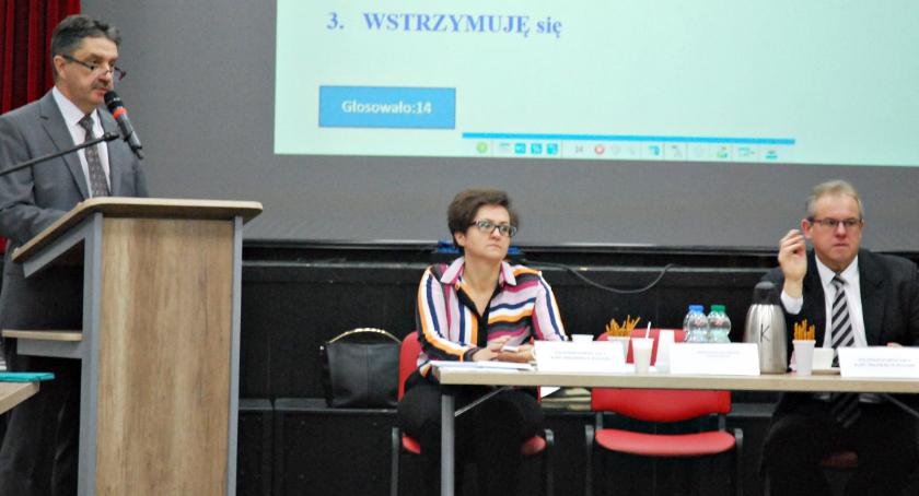 Pensja burmistrza i podwyżka podatków w Raciążu