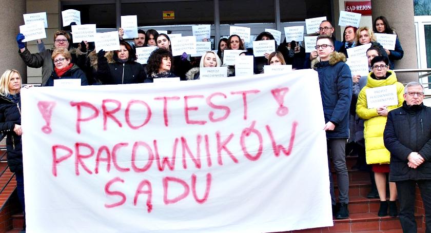Płońsk przyłączył się do protestu - chcą godziwych wynagrodzeń