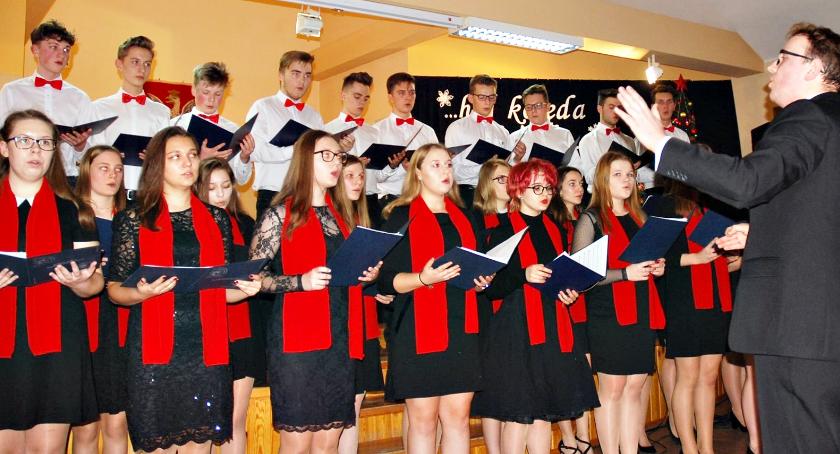 Świąteczne śpiewanie w ogólniaku