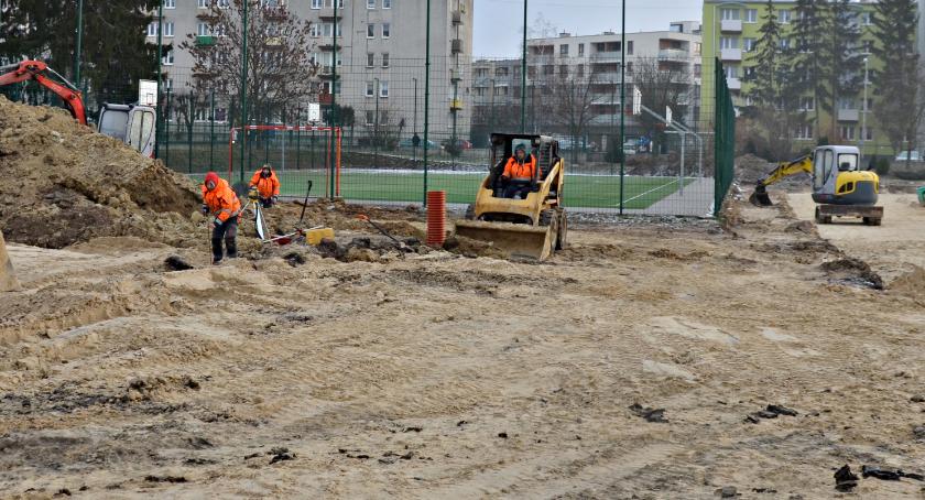 Budują boisko przy dwójce