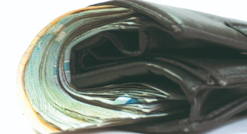 Zmiana kadencji samorządów - zobacz ile wyniosły odprawy, ile ekwiwalenty za urlop