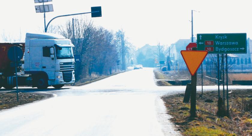 Co z sygnalizacjami w Dzierzążni i na Kwiatowej - mają  być w pierwszym półroczu 