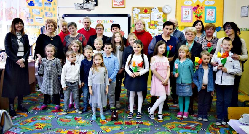 U babci jest słodko, świat pachnie szarlotką