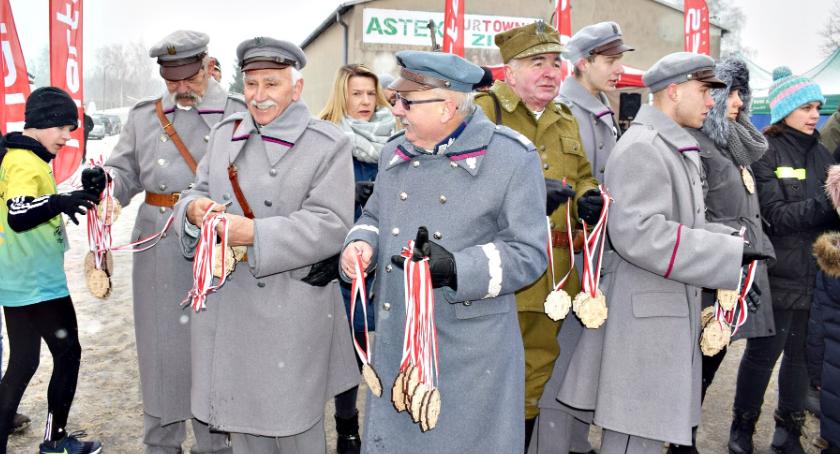 Bieg, historia, ognisko, morsy i pomoc dla Oli