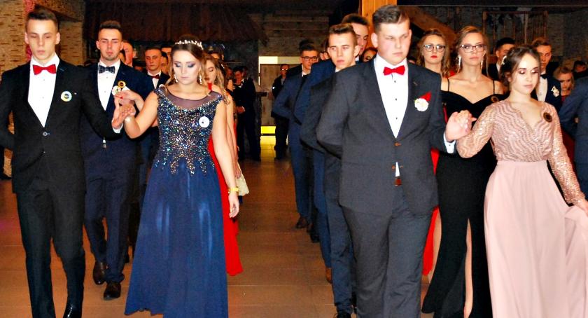 Studniówkowa wideoteka - polonez ZS Raciąż
