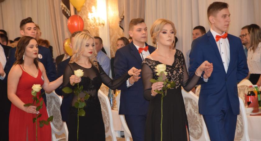 Studniówkowa wideoteka - polonez ZS Czerwińsk