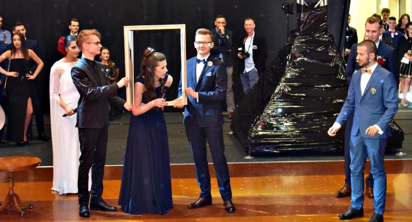 Studniówkowa wideoteka - LO Płońsk - program artystyczny