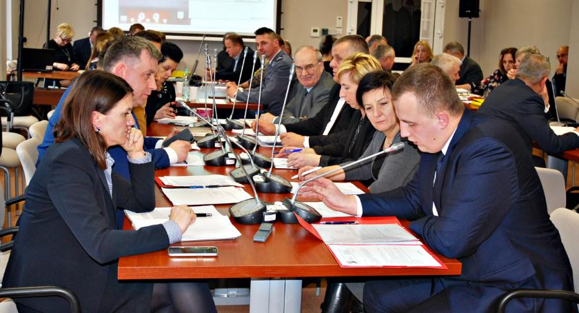 O przeroście zatrudnienia i braku kasy na wykup gruntów powstałych już dróg