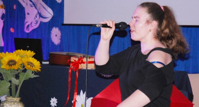 Ostatki z piosenką - śpiewają lokalne talenty - Julka Czyżewska