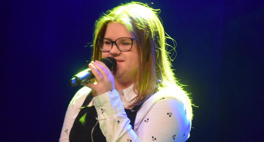 Ostatki z piosenką - śpiewają lokalne talenty - Kamila Juchow