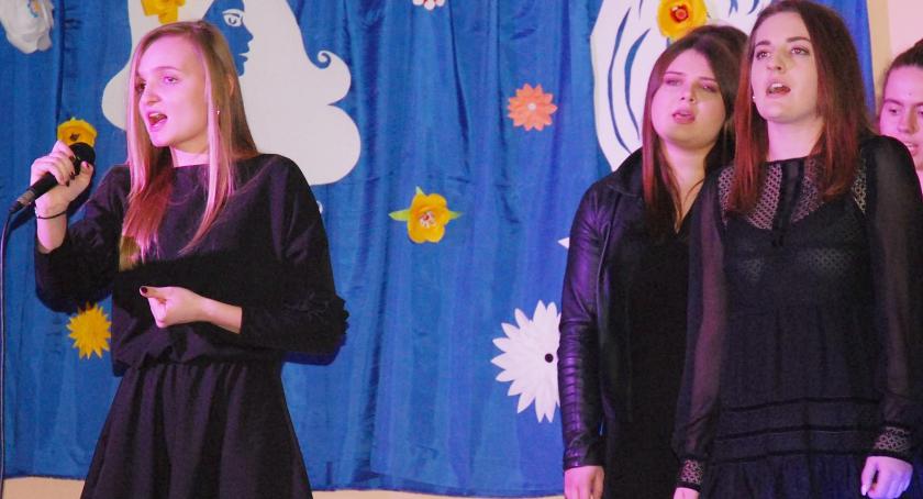 Ostatki z piosenką - śpiewają lokalne talenty - Weronika Drozdowska