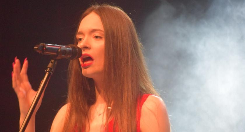 Ostatki z piosenką - śpiewają lokalne talenty - Karolina Kozarzewska