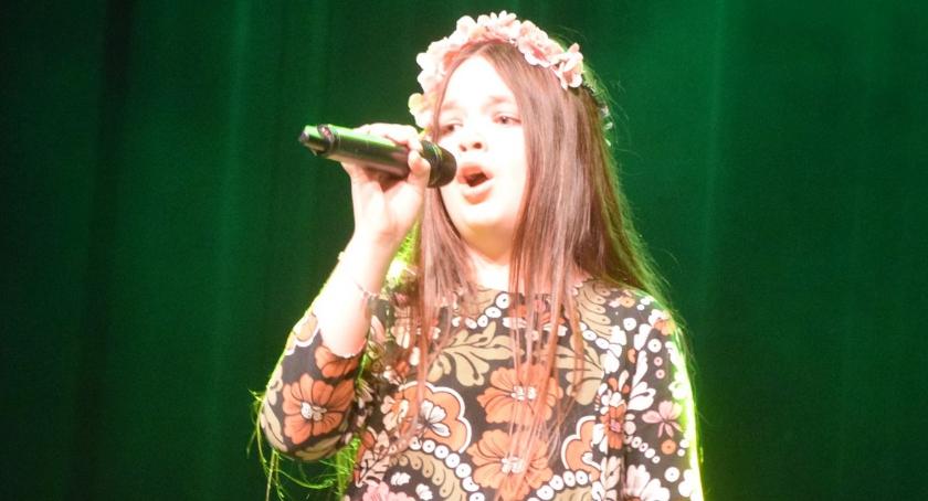 Ostatki z piosenką - śpiewają lokalne talenty - Hania Mikołajczyk