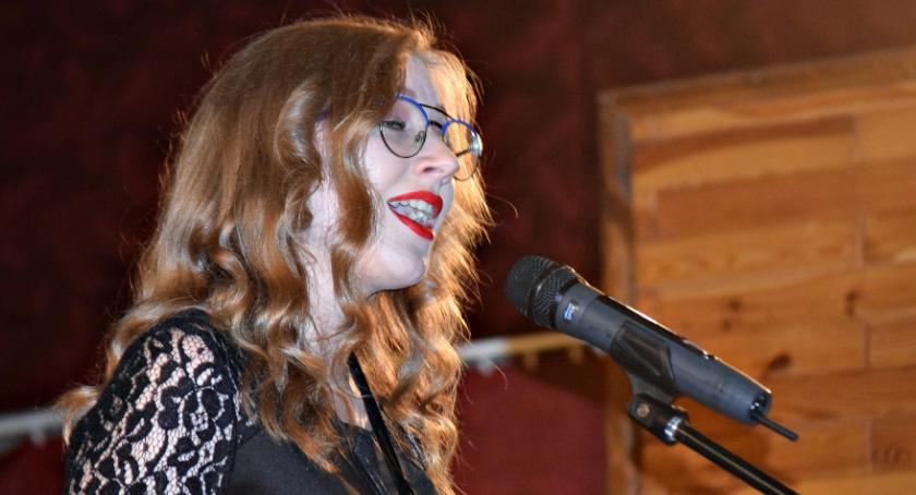 Koncert w Sochocinie - śpiewa Wiktoria Pniewska