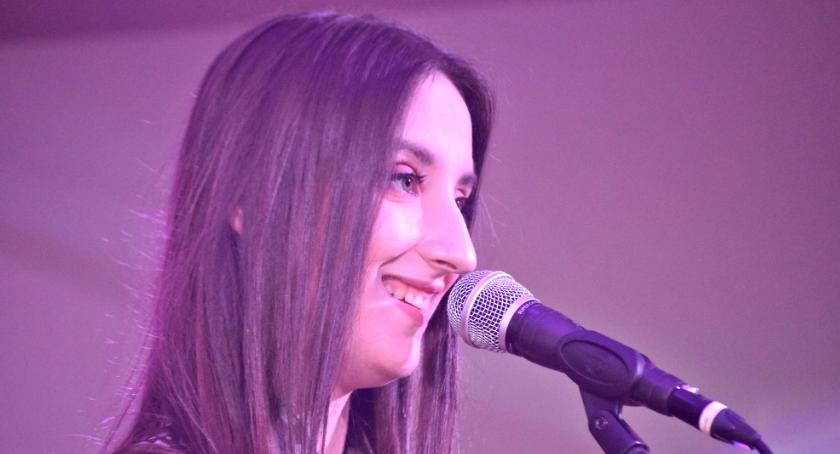 Koncert w Nowym Mieście - śpiewa Gabrysia Majtczak