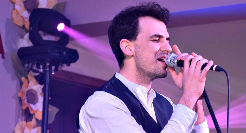 Koncert w Nowym Mieście - śpiewa Łukasz Szostek