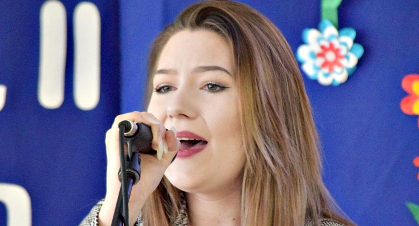 Piosenka obcojęzyczna - śpiewa Alicja Krajewska