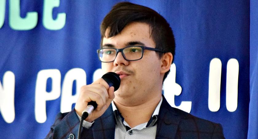 Piosenka obcojęzyczna - śpiewa Filip Melzacki