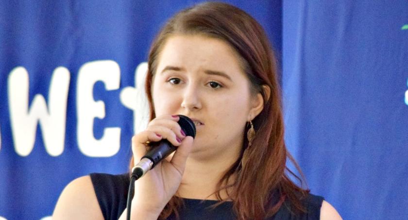 Piosenka obcojęzyczna - śpiewa Klaudia Okrasa