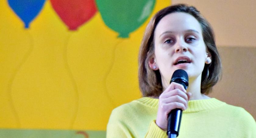 Scena „Płocka” - śpiewa Agata Barańska