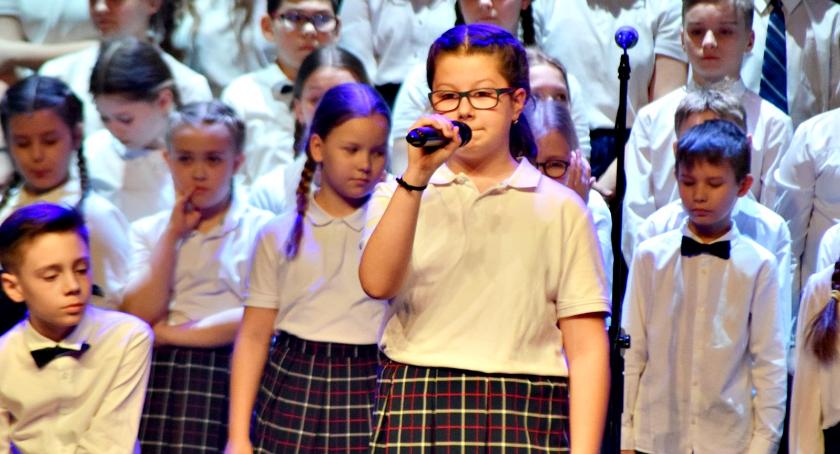Trójka artystycznie dla Płońska - „Bo świat to my”