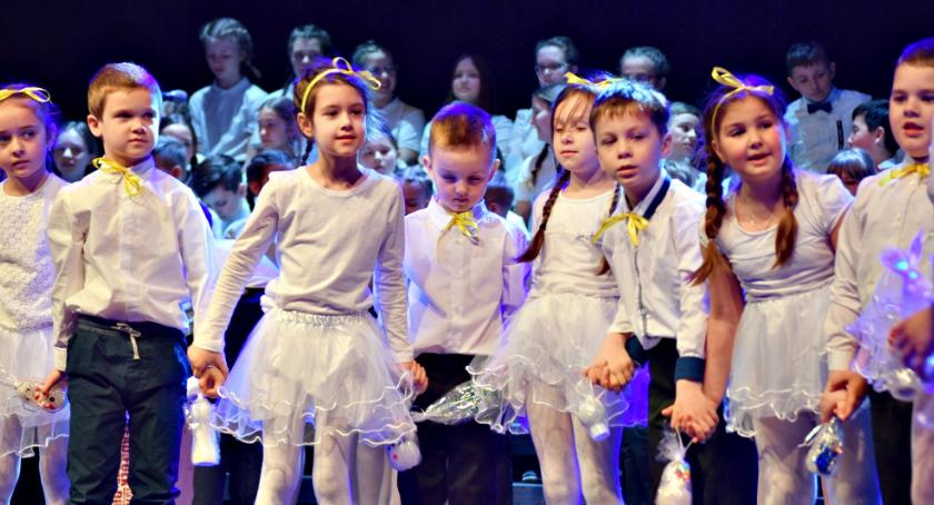 Trójka artystycznie dla Płońska - dzieci z zerówki i „Mam tę moc”
