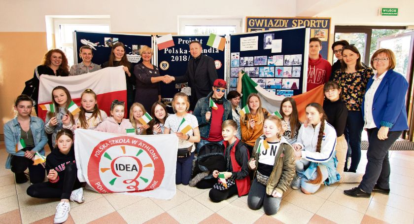 Wspólna ławka płońskiej trójki, czyli wizyta uczniów z Irlandii i Litwy