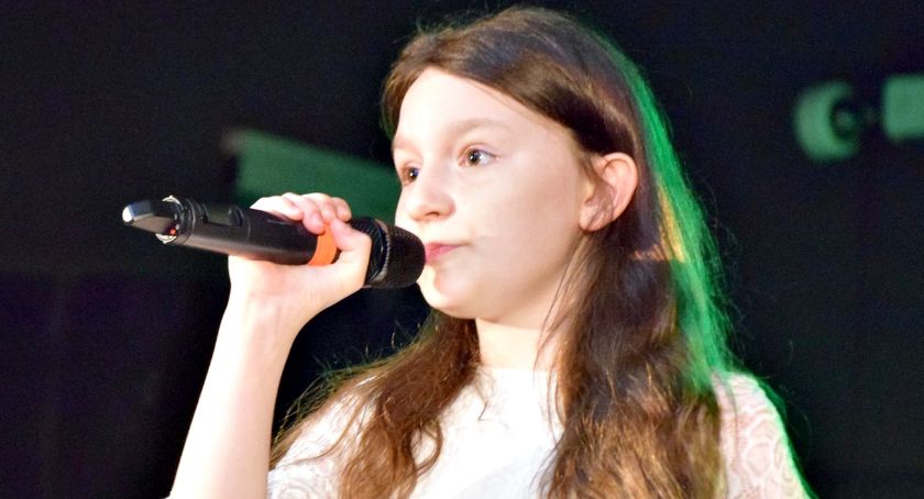 Piosenka jest dobra na wszystko - na scenie Julia Szeluga