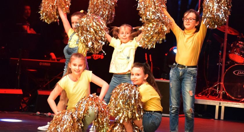 Show Nutki - tanecznie na żółto i… z pomponami