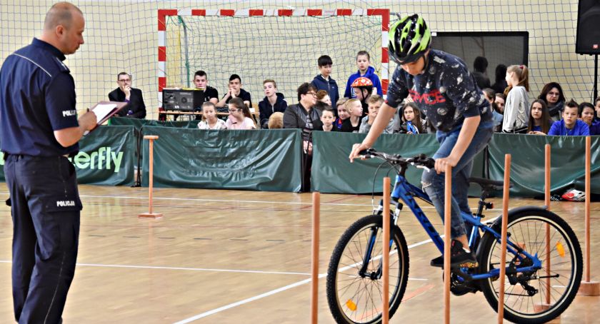 Podwójny triumf SP Naruszewo w turnieju bezpieczeństwa w ruchu drogowym