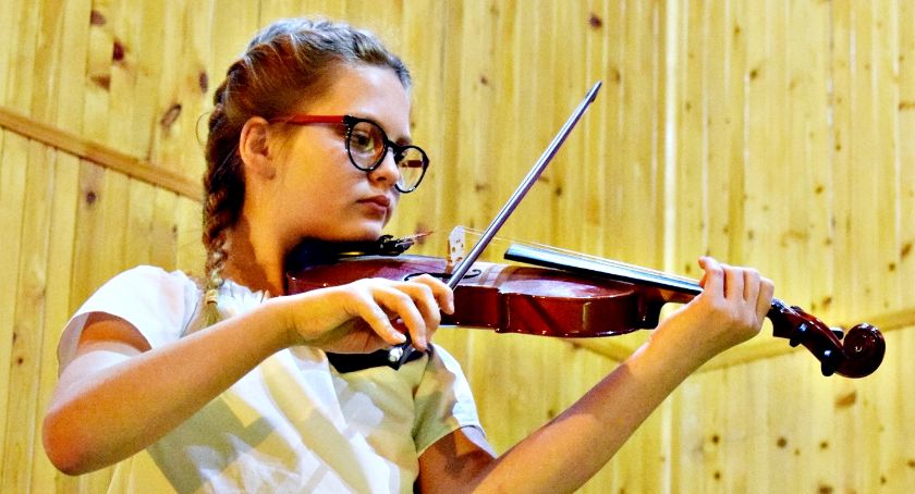 Koncertowali w muzycznej - na skrzypcach Maja Przedpełska