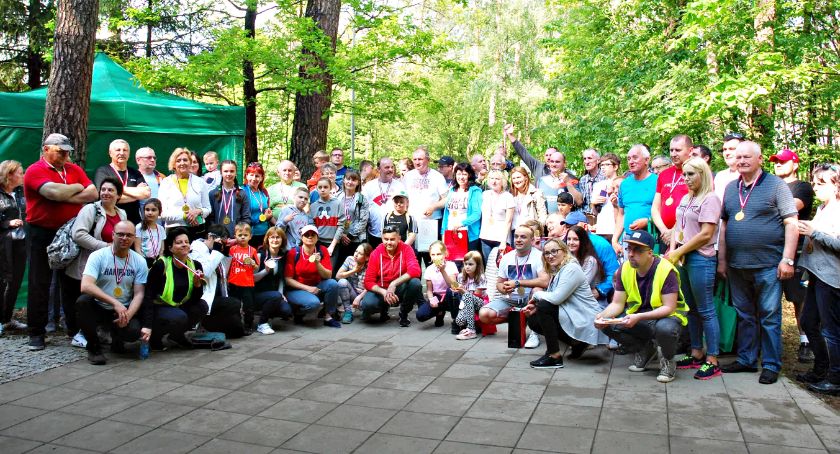Rowerem przez powiat - filmik z dojazdem uczestników do Kuchar Królewskich
