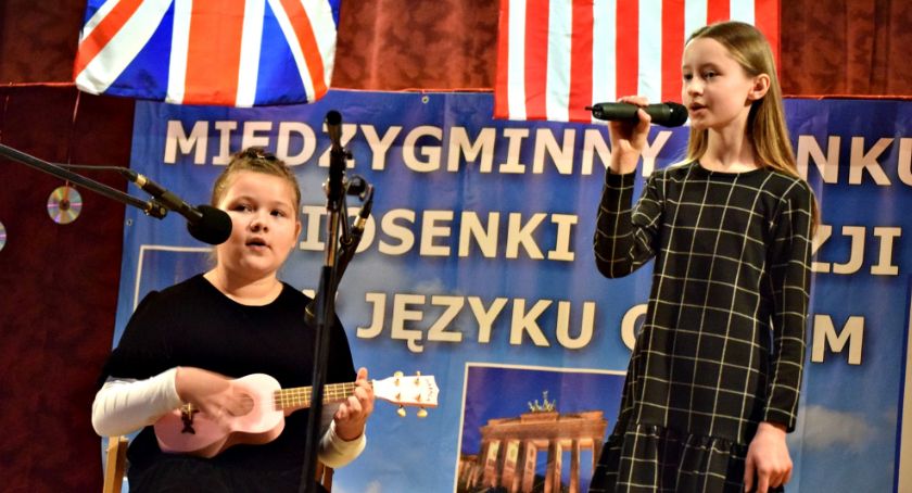 Poetycznie i śpiewająco w GOK - na scenie Ewelina Rasińska i Magdalena Zaleska