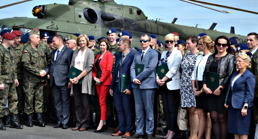 Jedynka z mundurowym certyfikatem