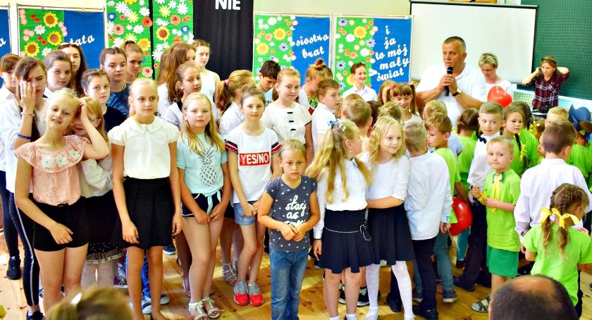 Chociszewska siła w rodzinie - wspólna zabawa do „Wszystkie dzieci nasze są”