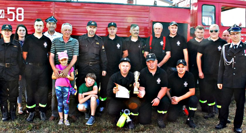 Drużyna OSP Kucice najlepsza w zawodach gminy Dzierzążnia
