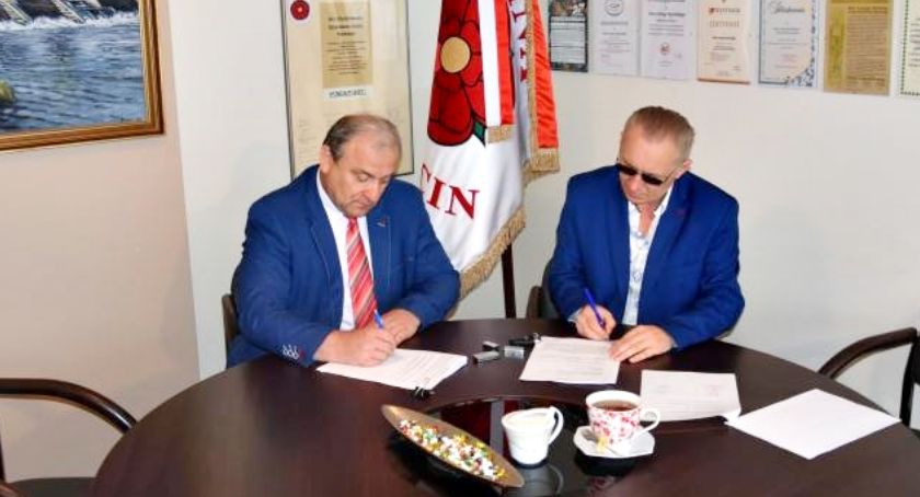Umowę na drogę w Drożdżynie podpisali