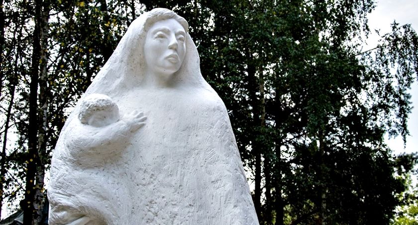 Pomnik Bohaterskich Matek Sybiraczek autorstwa mieszkańców Czerwińska