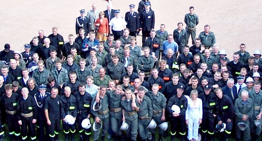 LATO Z RETRO - powiatowy finał zawodów strażackich 2004 rok