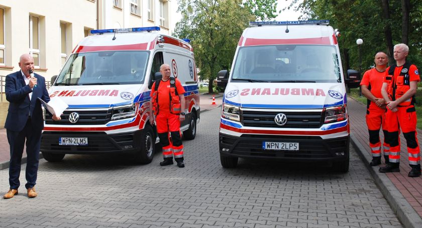 Dwie nowe karetki poświęcone