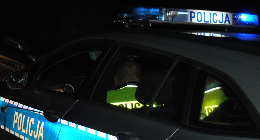 Saab w słup, nissan do rowu - dwa wypadki w okolicach Czerwińska