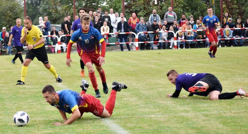B-klasowe derbowisko - mnóstwo goli, dużo kibiców, a zwycięskie Jutrzenka i Orlęta